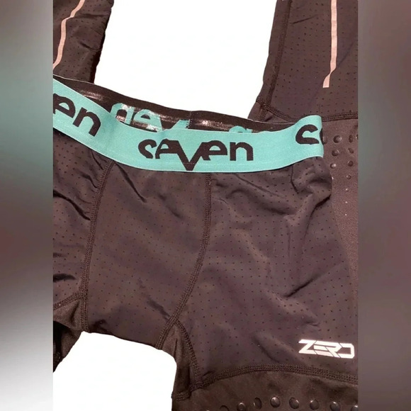 SEVEN ZERO YOUTH MOTO COMPRESSION PANT - BLACK - Picture 4 of 6